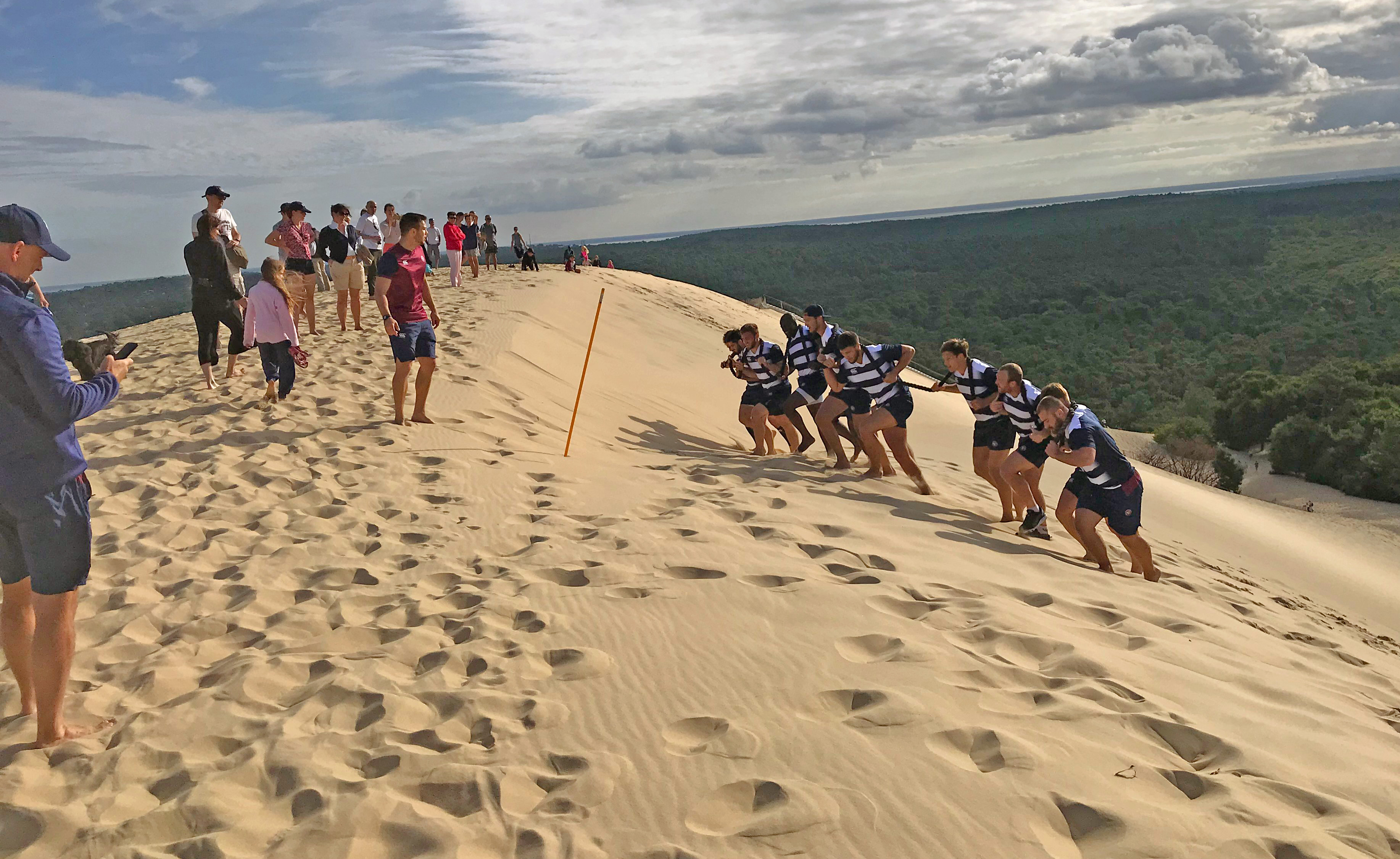 Les joueurs de l'ubb s'entra&icirc;ne sur la Dune du Pilat