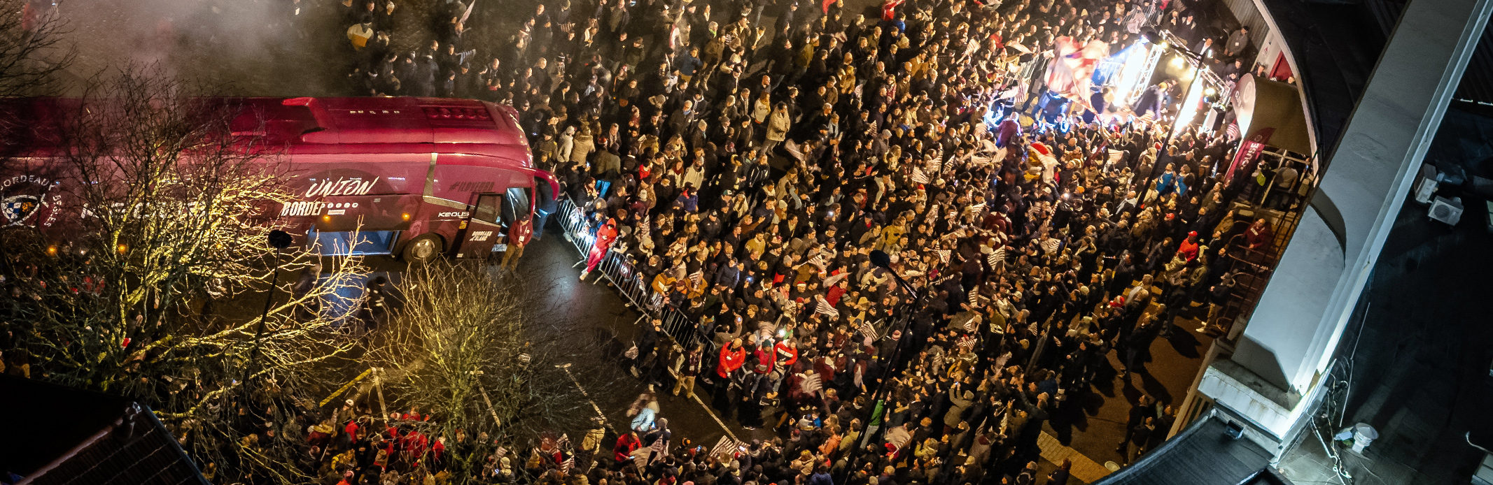 Arriv&eacute;e des joueurs &agrave; la romaine &agrave; Chaban - avant-match UBB