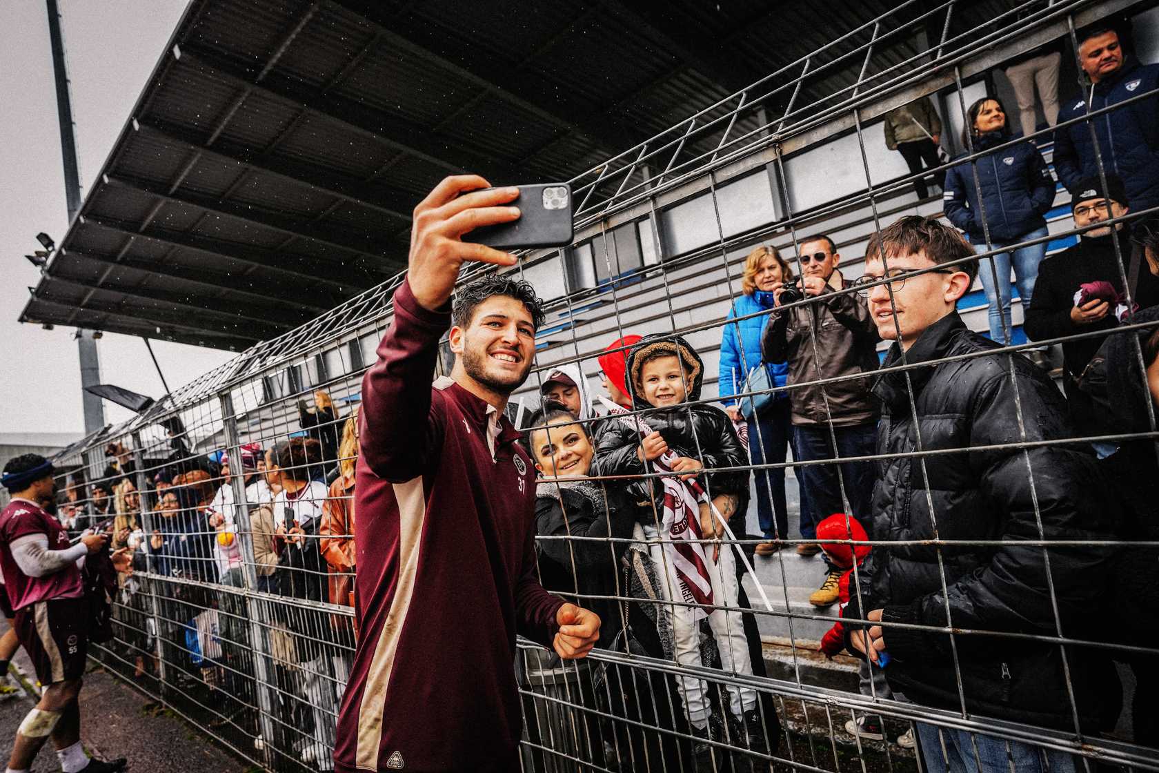 Nicolas Depoortere &eacute;tait &agrave; Lormont, club par lequel il est pass&eacute; ainsi que son fr&egrave;re. Alexandre leur p&egrave;re est toujours dirigeant au CA Lormont.