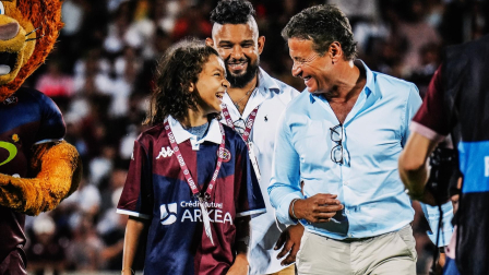 Moment de complicité entre Raphaël et Laurent Marti